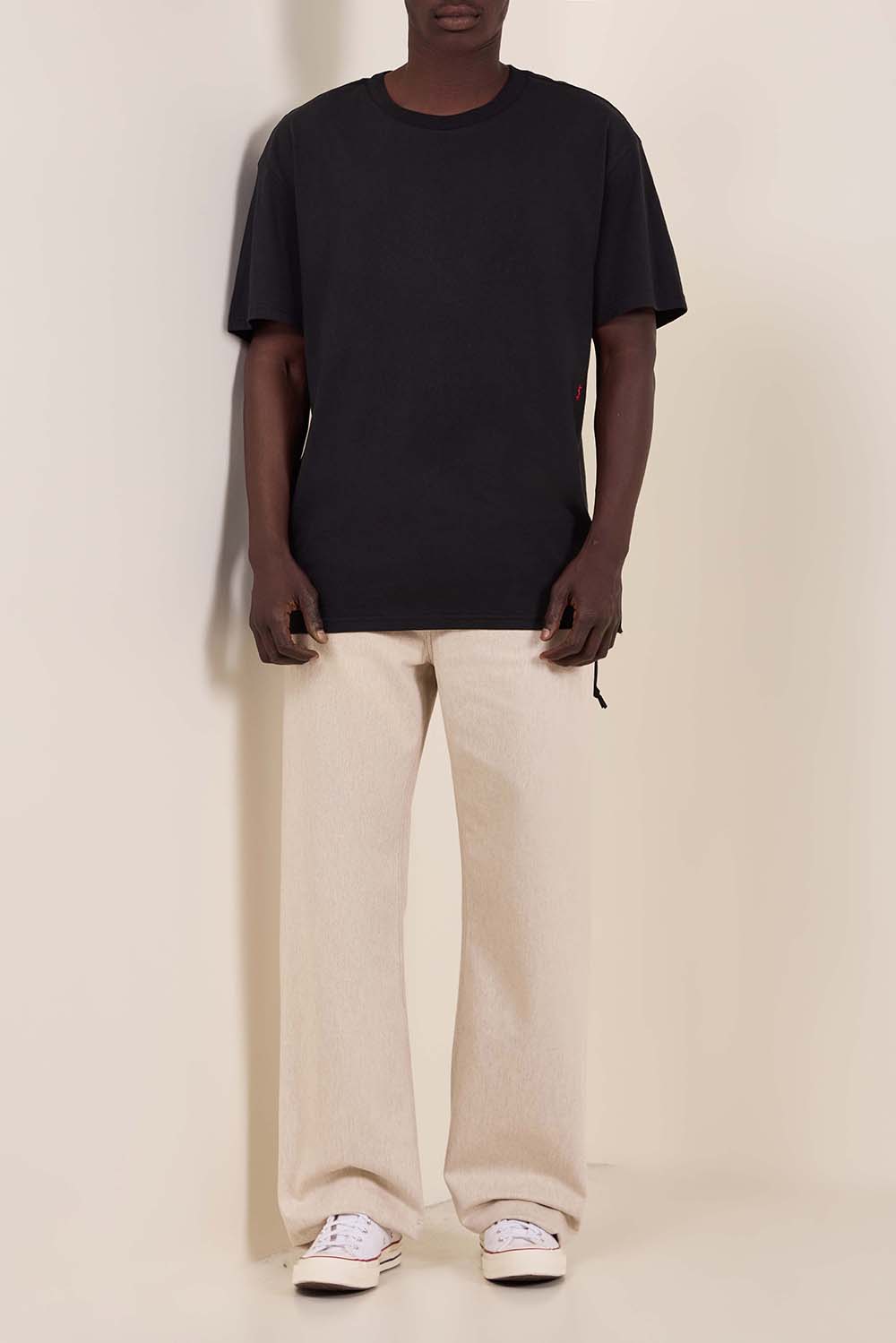 תמונת כל הלוק של חולצת טי ביגי